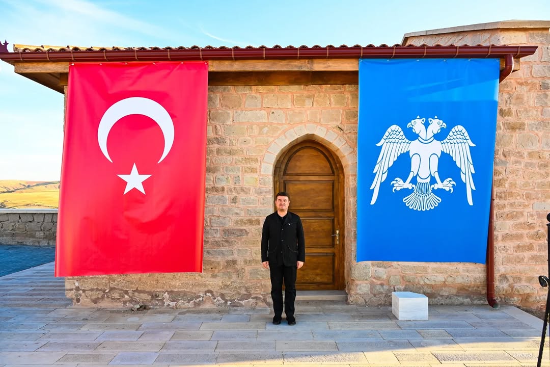 Aksaray'da Tarihi Gün: 833 Yıl Sonra Anadolu Selçuklu Sancağı Yeniden Dalgalandı