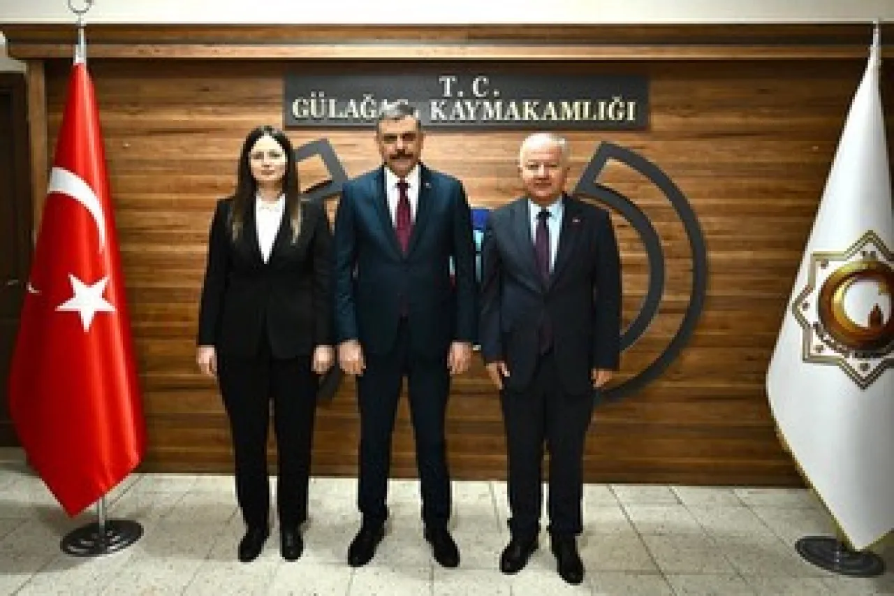 Bakan Çiftçi Eski Görev Yeri Gülağaç'ı Ziyaret Etti