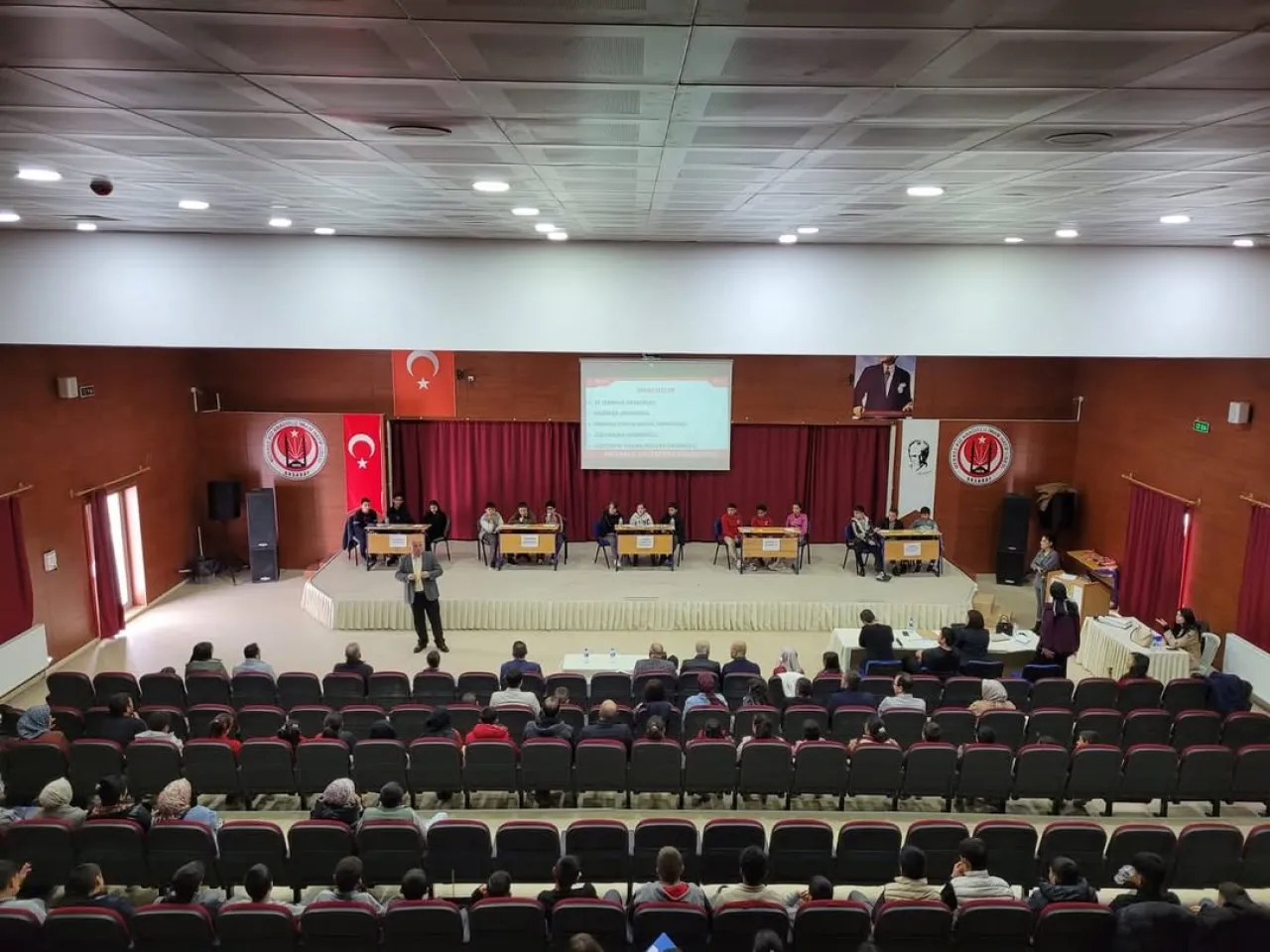 Aksaray'da Bilgi Yarışması Heyecanı: Dereceye Giren Okullar Belli Oldu