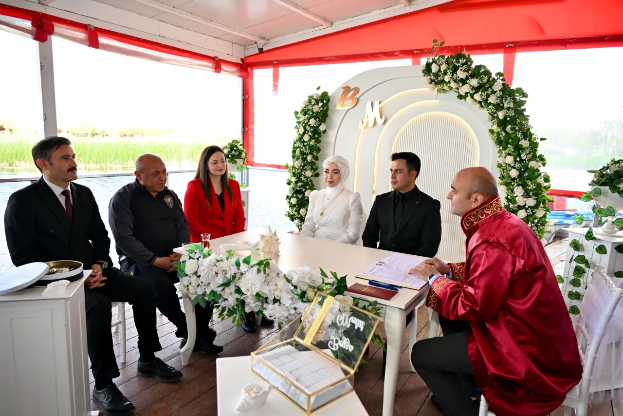 Aksaray Emniyet Müdürü Bekir Demir, Personelinin Nikah Töreninde Şahitlik Yaptı