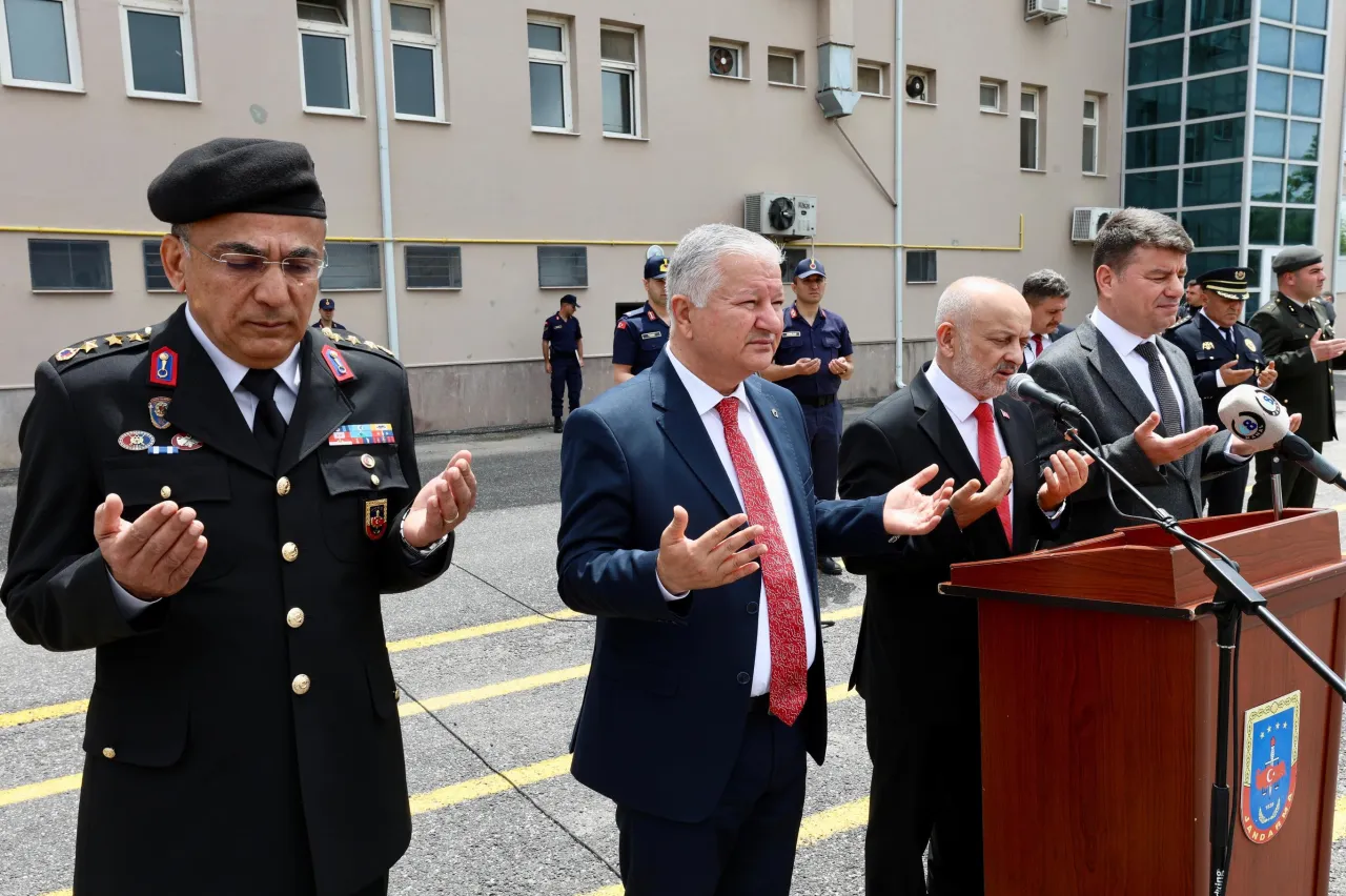 Vali ve Protokol Heyetinden Güvenlik Güçlerine Bayram Ziyareti