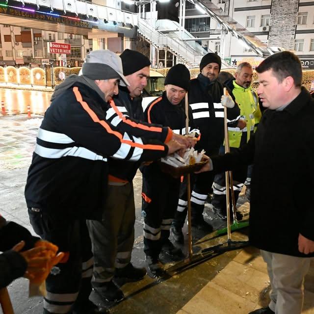 Aksaray Belediyesi Ekiplerinden Karla Mücadeleye Destek