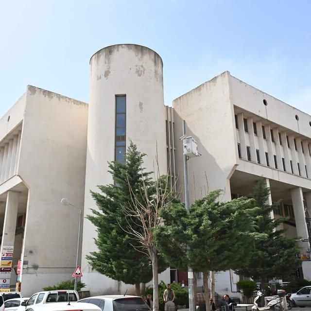 Aksaray'da Kentsel Dönüşüm Başladı: Medaş Binası Yıkılıyor