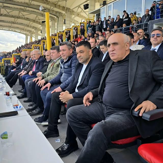 Aksaray'da Futbol Heyecanı: Ticaret ve Sanayi Odası Başkanı Maçı Tribünde İzledi