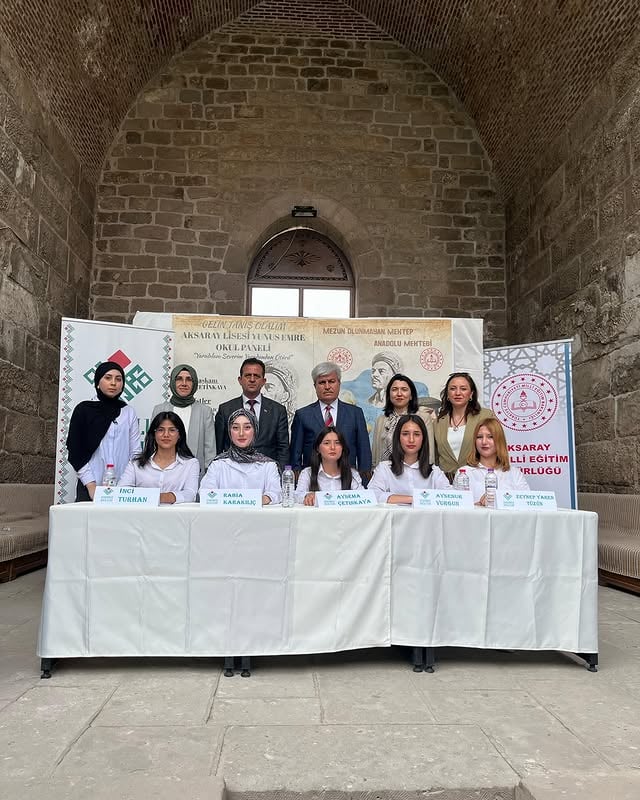 Aksaray'da Anadolu Mektebi Paneli: Öğrenciler Yunus Emre'yi Anlattı