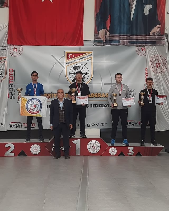 Aksaray'da Öğrenci Abdullah Eren Yıldız, Havalı Silahlar Yarışmasında Türkiye İkincisi Oldu