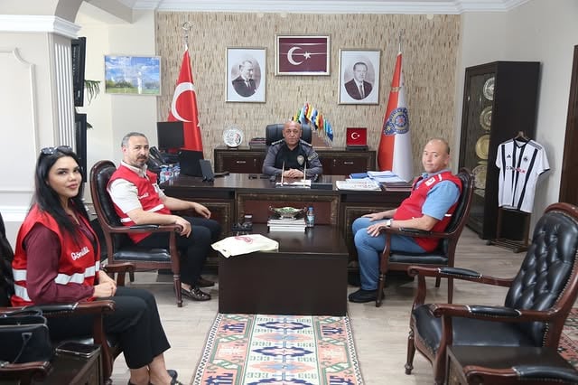 Kızılay Aksaray Şubesi, Emniyet Müdürlüğü'nü Ziyaret Etti