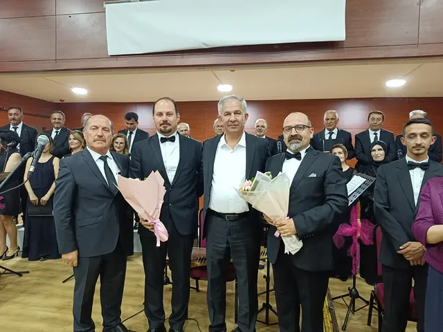 Aksaray'da Türk Sanat ve Halk Müziği Konseri Yoğun İlgi Gördü