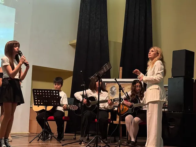 Aksaray'da Öğrencilerden Şiir ve Müzik Dinletisi