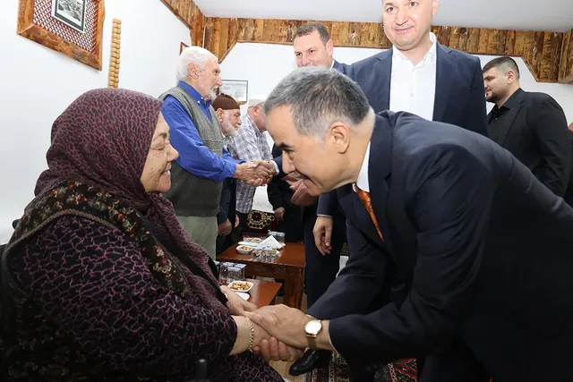 Aksaray'da Huzurevi Ziyaretiyle Bayram Coşkusu