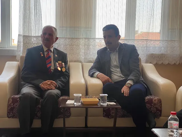 AK Parti Aksaray İl Başkanı Aktürk, Kıbrıs Gazisi Ünlü'yü Ziyaret Etti