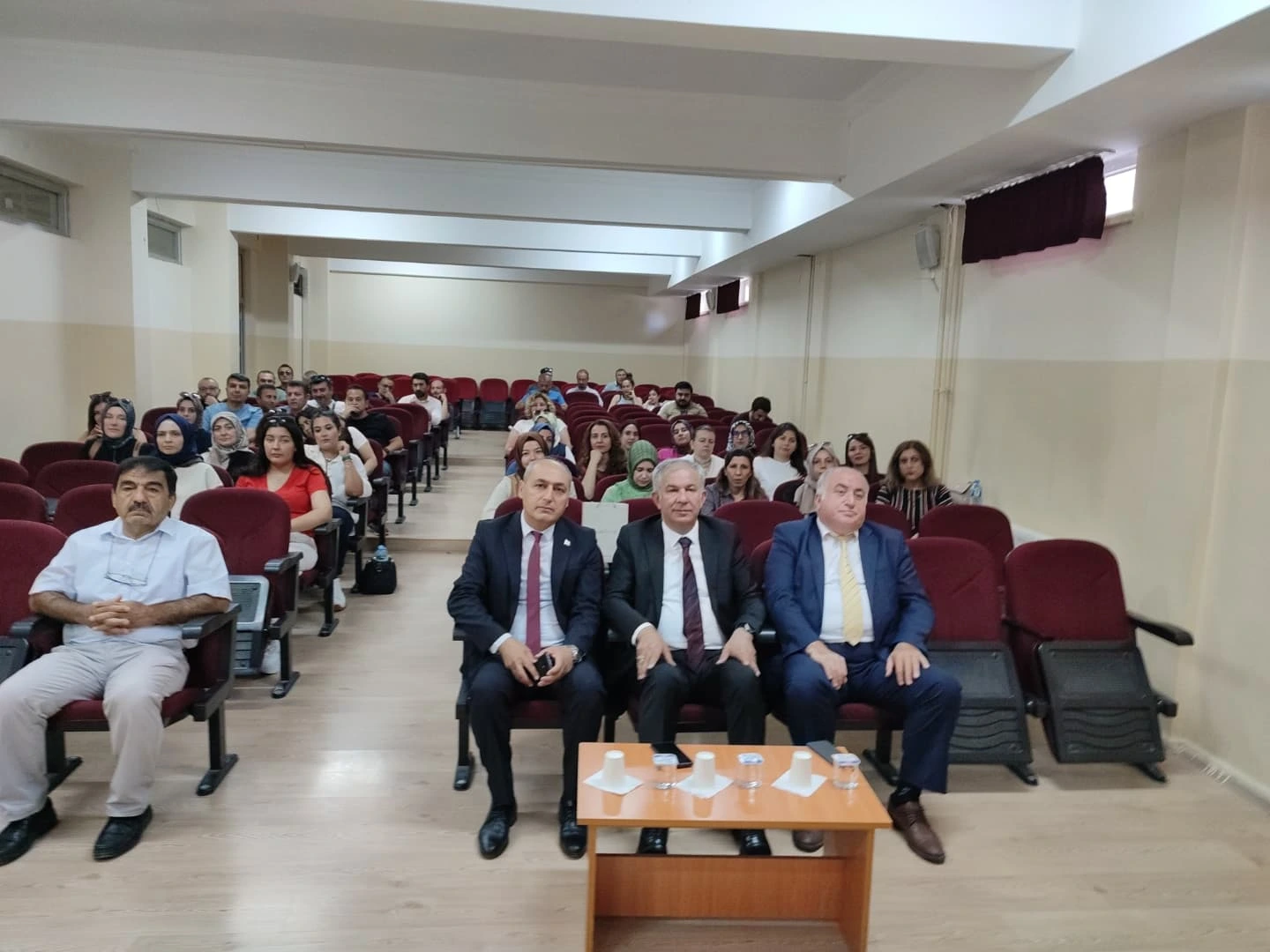 Aksaray'da Öğretmenler Bakan Tekin'in Canlı Yayınını Takip Etti