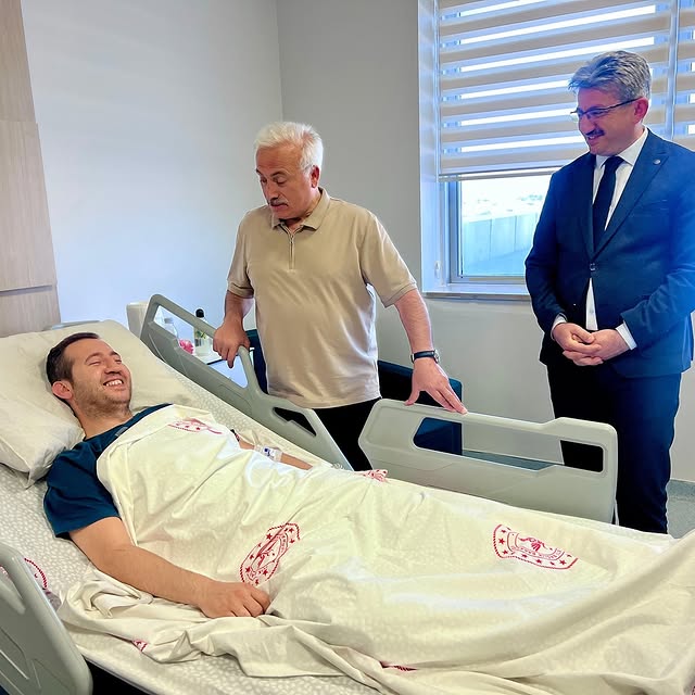 Aksaray Valisi Kumbuzoğlu, Hasan Arıbaş'ı Hastanede Ziyaret Etti