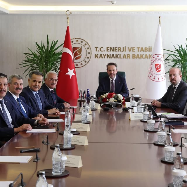 Aksaray Heyeti Enerji Bakanı Bayraktar'ı Ziyaret Etti