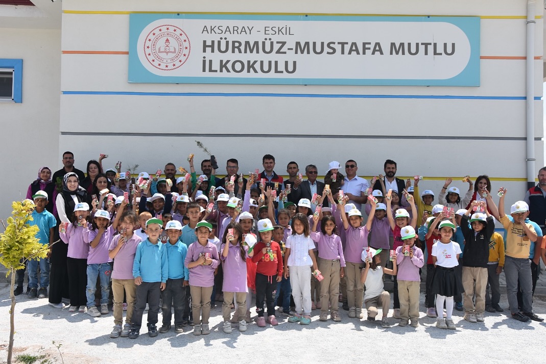 Aksaray'da Minik Kalplerle Büyük Umutlar Yeşeriyor: Fidan Dikim Etkinliğiyle Doğa Sevgisi Aşılandı
