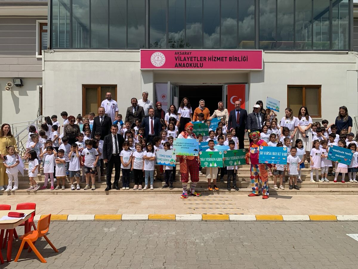 Aksaray'da Çevre Haftası Kutlandı: Öğrenciler Plastik Kirliliğiyle Mücadeleye Dikkat Çekti