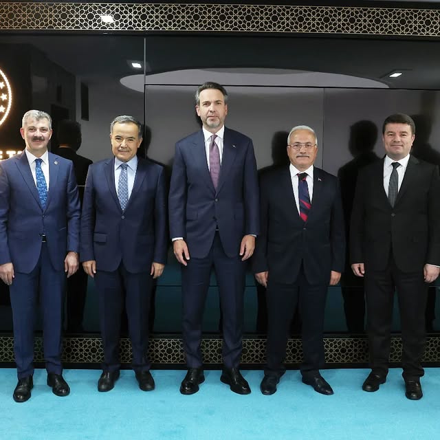Aksaray Belediyesi Heyeti, Enerji Bakanı Bayraktar'ı Ziyaret Etti