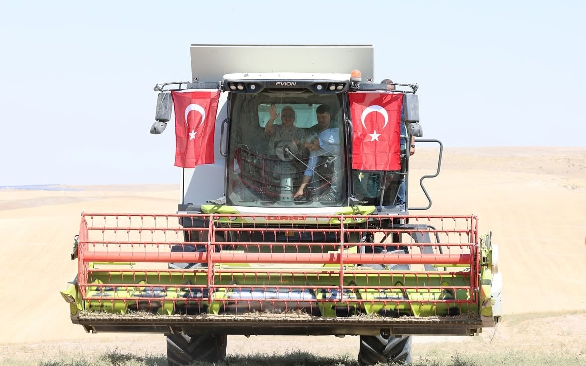 Aksaray'da Valilik ve Belediyesi İşbirliğiyle Nohut Hasadı Yapıldı