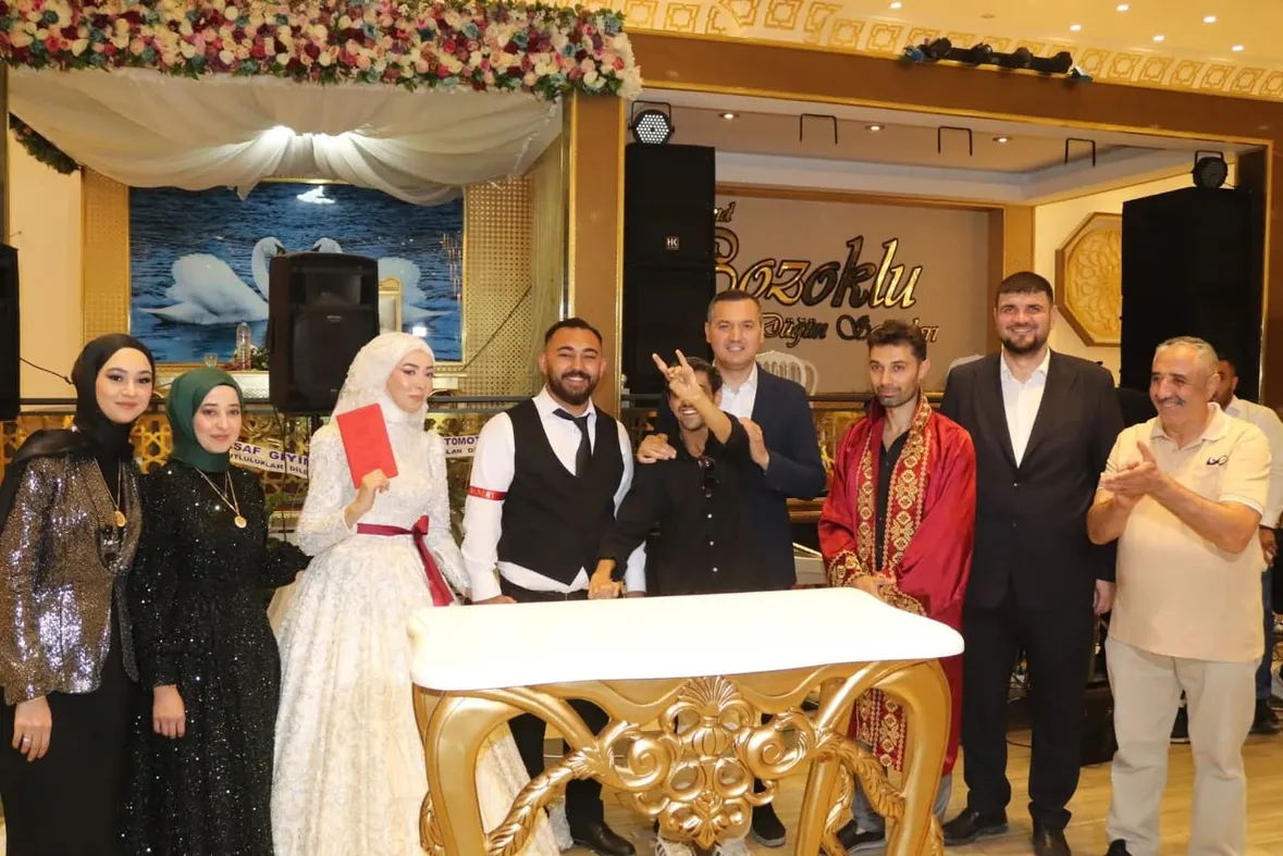 Aksaray'da Düğün Sevinci: Belgemen ve Yılmaz Aileleri Bir Araya Geldi