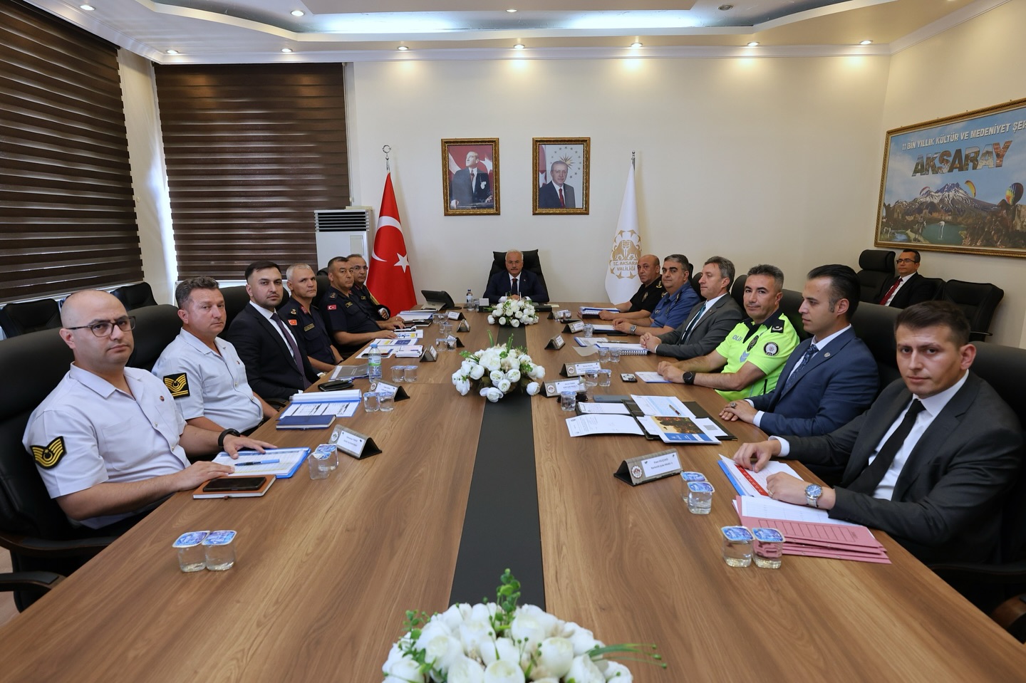 Aksaray'da Kasksız Sürücüye Tolerans Yok: Valilik Güvenlik Toplantısı Düzenledi