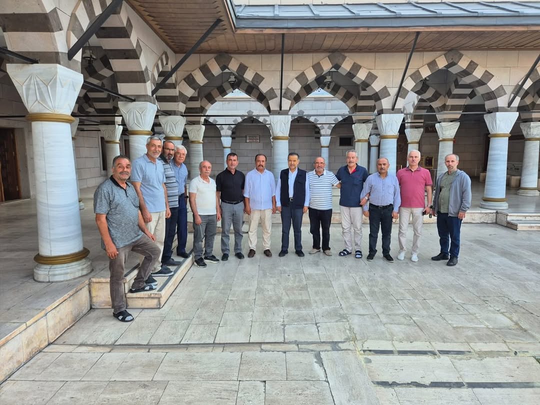 Somuncu Baba Külliyesi'nde Seher Bereketi: Aksaray'da Dualar Yükseldi