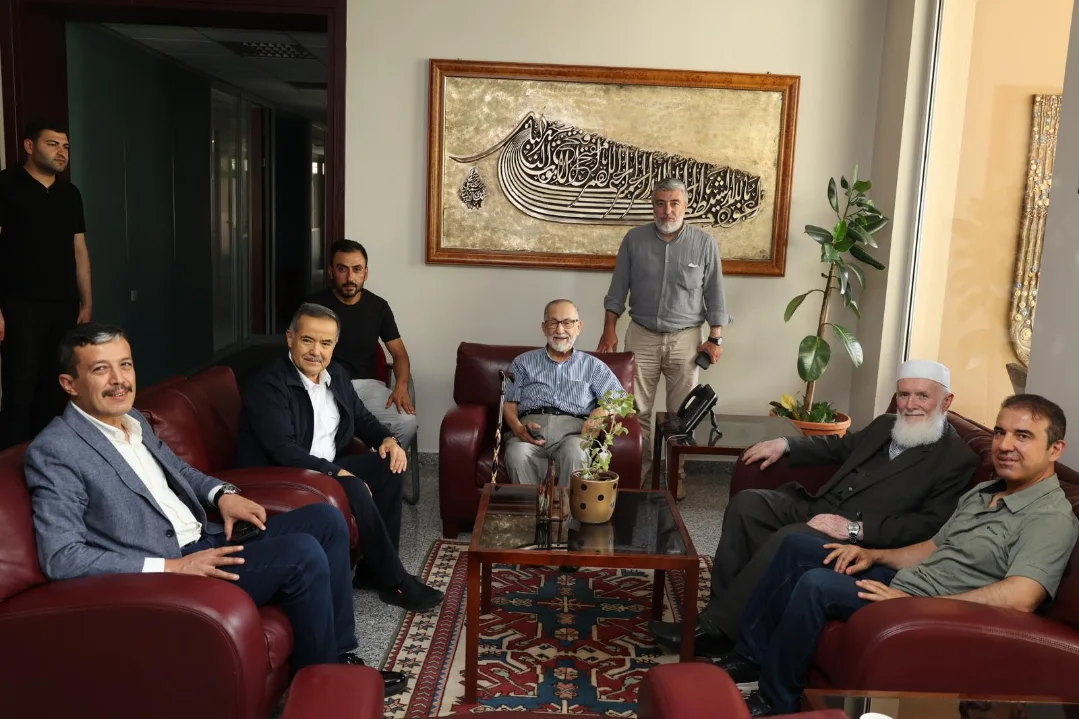 Aksaray'da İş Adamı Ziyareti: AK Parti İl Başkanı ve Milletvekili Destek Gösterdi