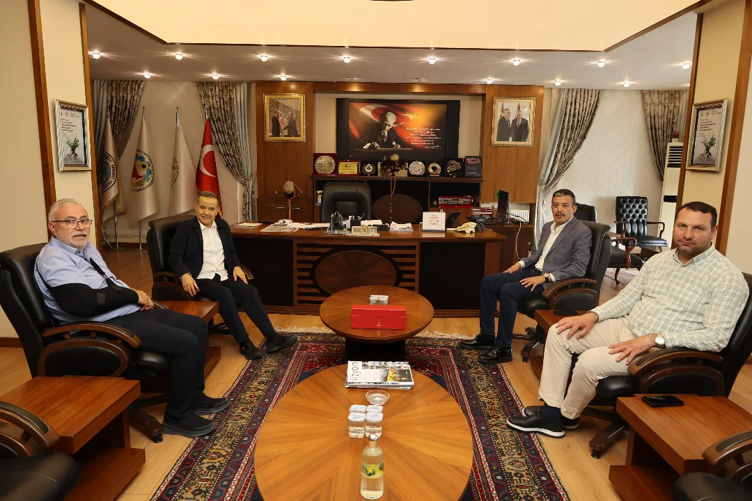 Aksaray AK Parti Delegeleri, Ticaret Borsası Başkanı'nı Ziyaret Etti