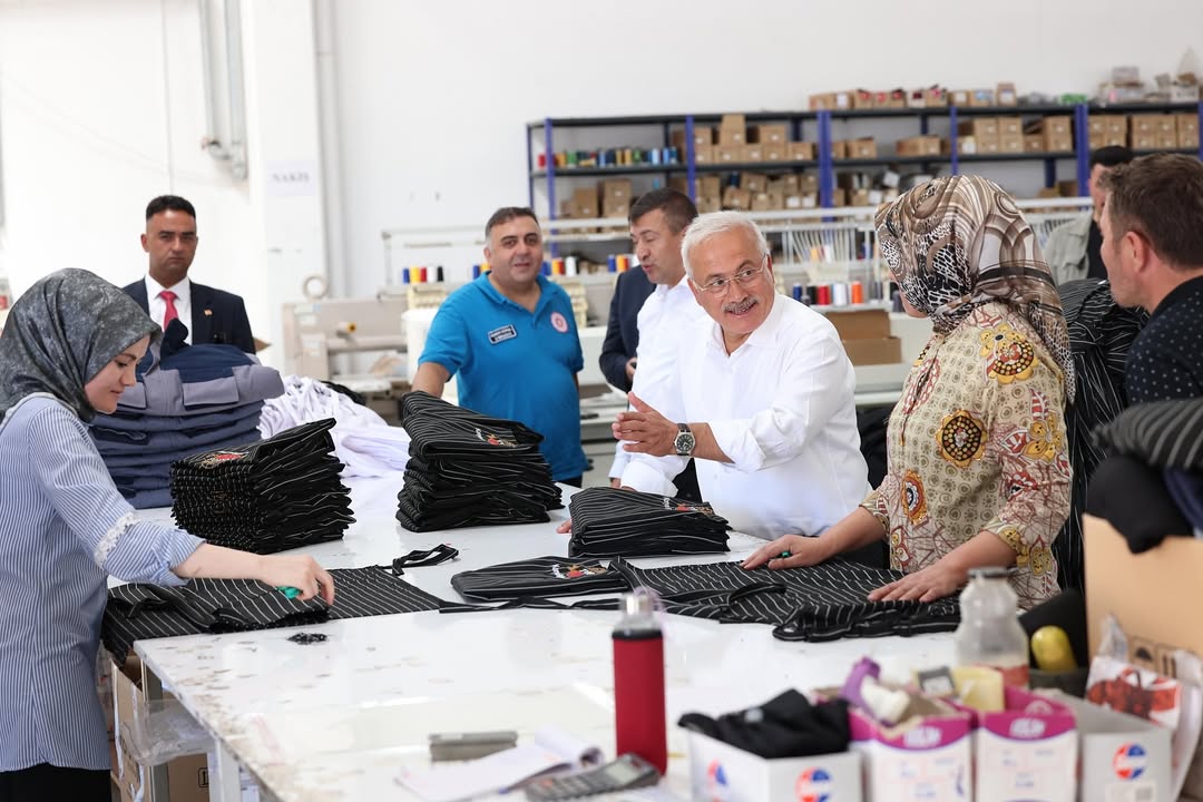 Aksaray Valisi Kumbuzoğlu, Uniprom-İşteks Fabrikasını Ziyaret Etti