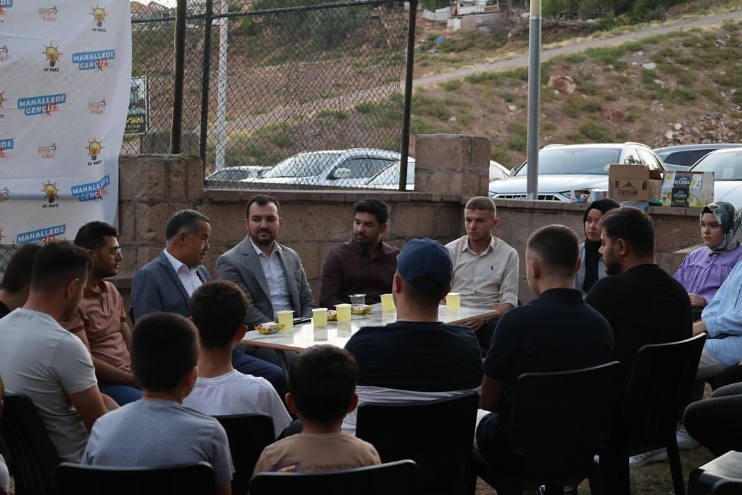 Aksaray'da Gençlerle Akşam Sohbeti: 