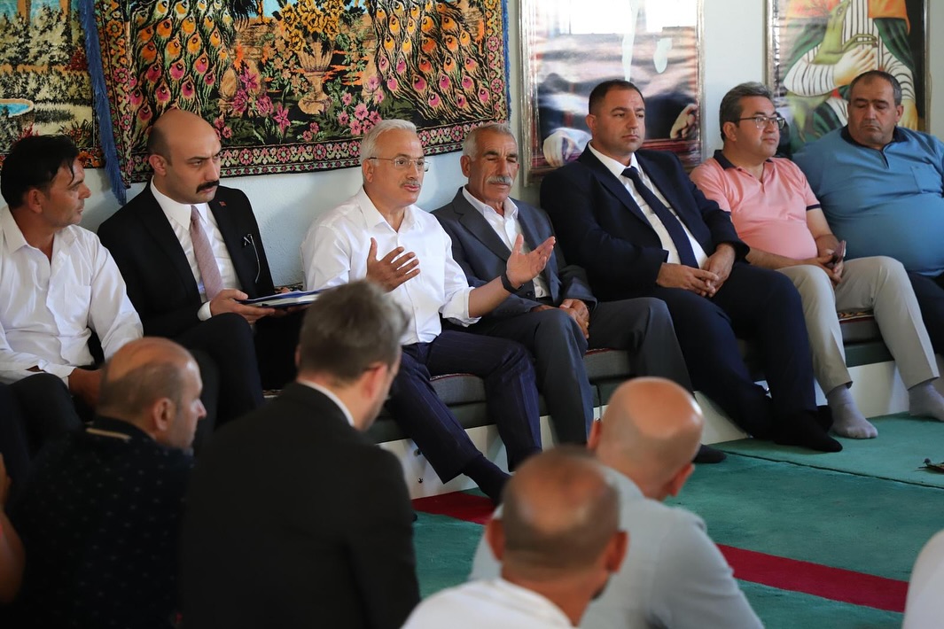 Aksaray Valisi, Gaziemir Köyünü Ziyaret Etti ve Hemşehrilerle İstişarelerde Bulundu