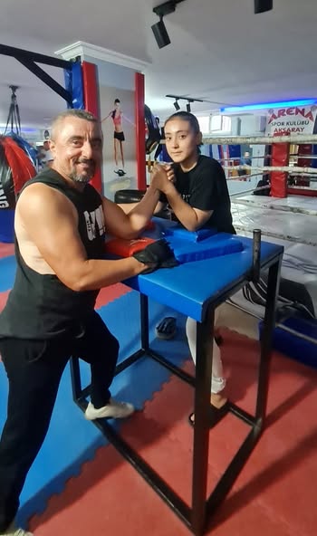 Aksaray'ın Gururu Gülistan Gönen, Dünya Bilek Güreşi Şampiyonası'na Hazırlanıyor