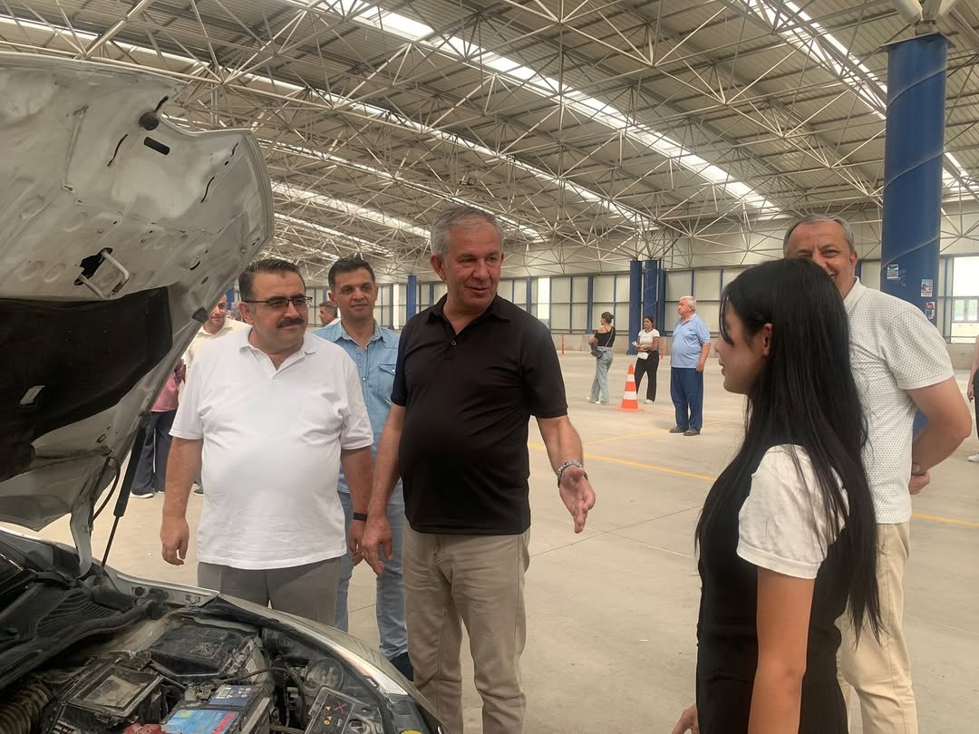 Aksaray'da MTSK Sınavı Ziyareti: İl Milli Eğitim Müdürü Alpaslan'dan Başarı Dilekleri