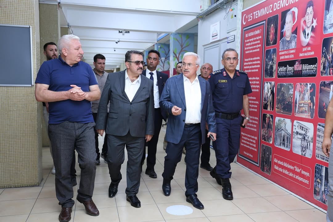Aksaray Valisi Kumbuzoğlu, Fatih Sultan Mehmet Ortaokulu'ndaki Eğitim Hazırlıklarını İnceledi