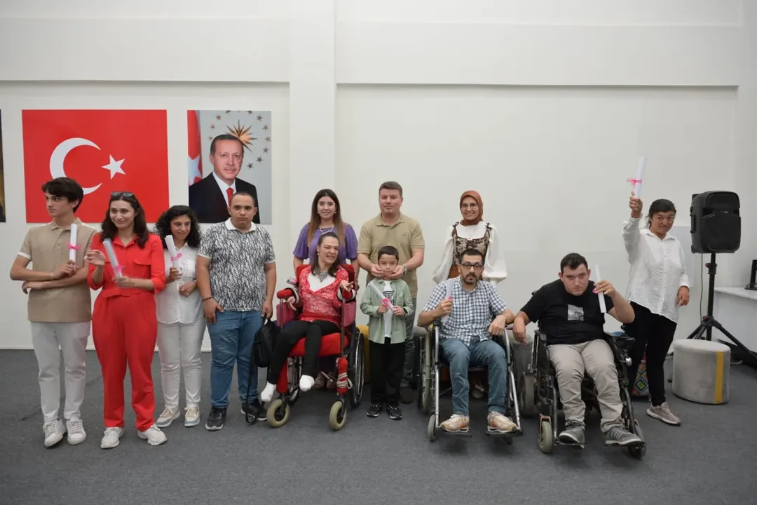 Engelli Öğrencilerin Yetenekleri Aksaray'da Sergilendi: Engelsiz Yaşam Merkezi Mezuniyet Töreni