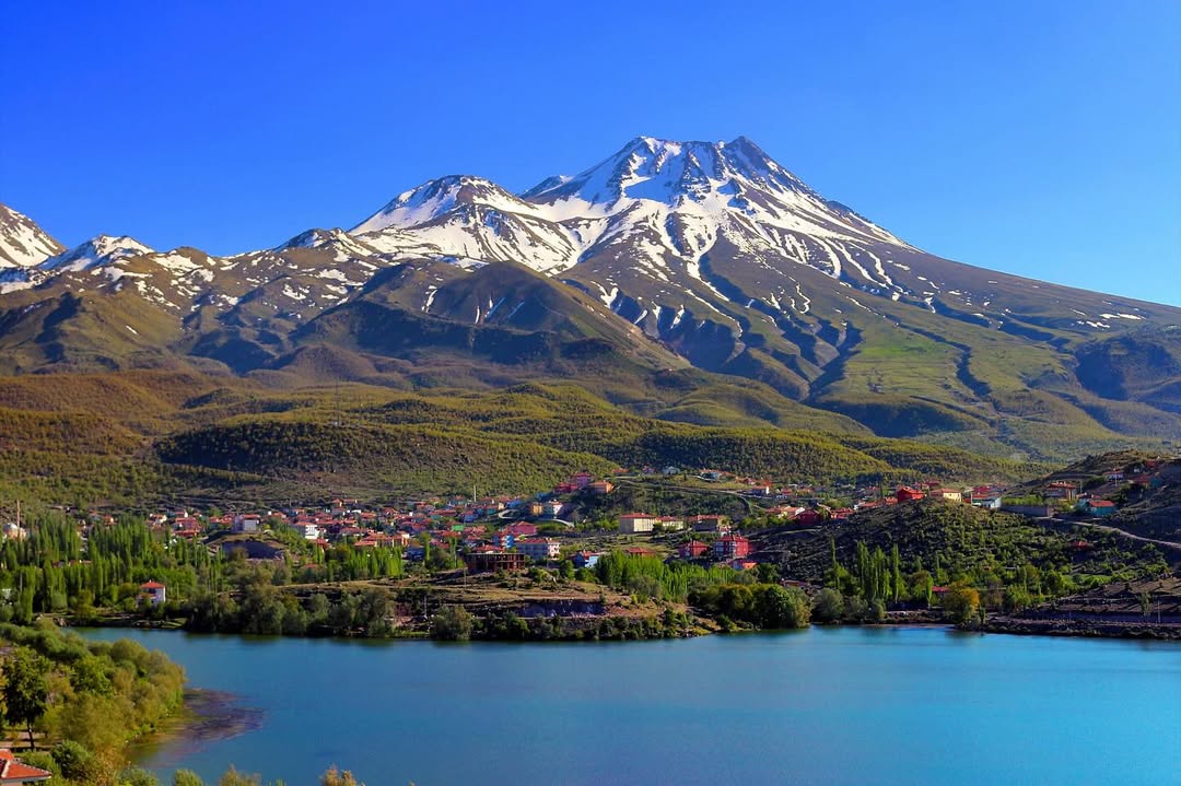Aksaray'dan Güne Neşe Dolu Bir Başlangıç: Belediye Başkanı Dinçer'den Mesaj