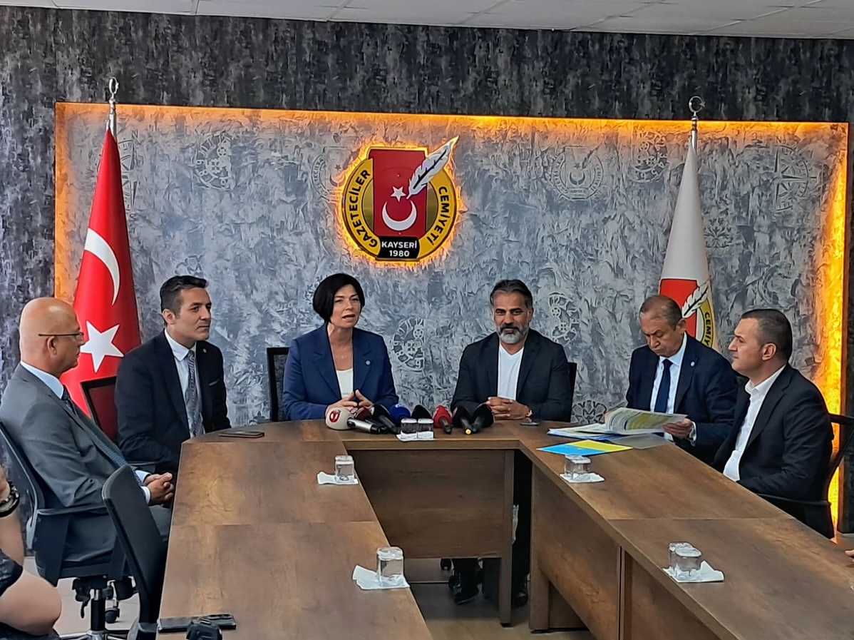 İYİ Parti Heyeti Kayseri Gazeteciler Cemiyeti'ni Ziyaret Etti