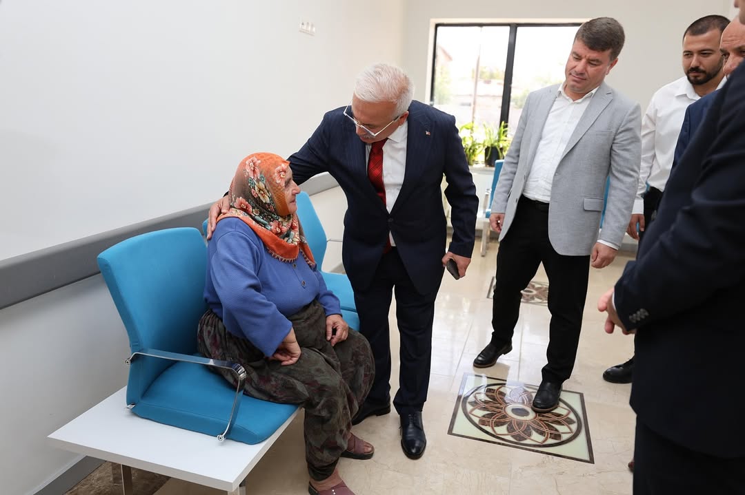 Aksaray Valisi Kumbuzoğlu Topakkaya Aile Sağlığı Merkezi'ni Ziyaret Etti