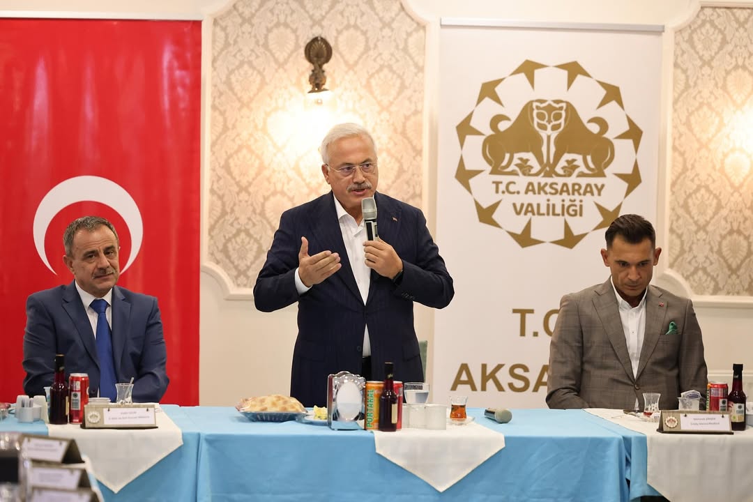 Aksaray Valisi Kumbuzoğlu, AFAD ve Göç İdaresi Müdürlerine Veda Etti