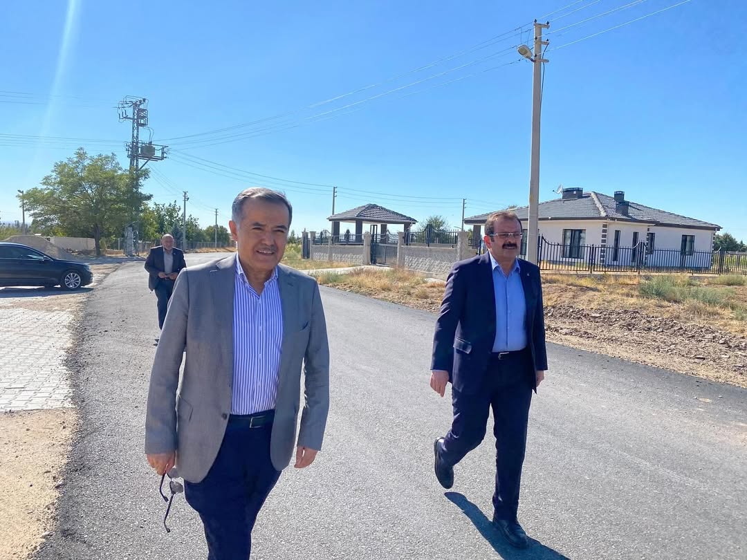 Aksaray'da AK Parti Heyeti Baymış Köyü Asfalt Çalışmalarını İnceledi