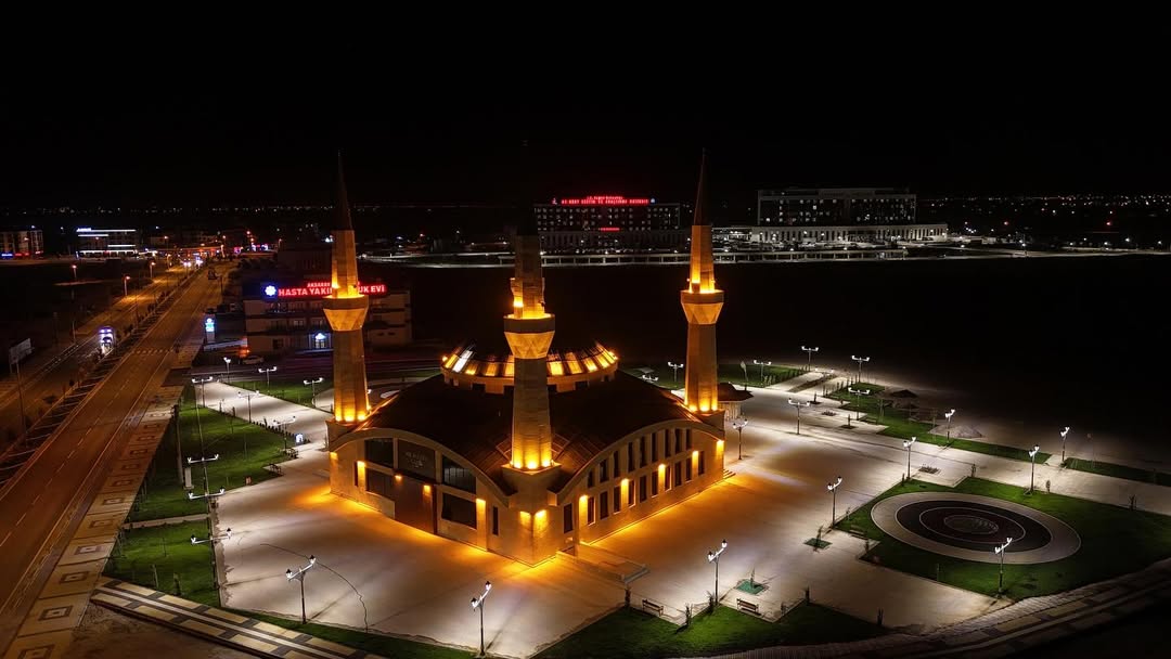 Aksaray'da Hz. Ali Şifa Camisi Çevre Düzenlemesi Tamamlandı
