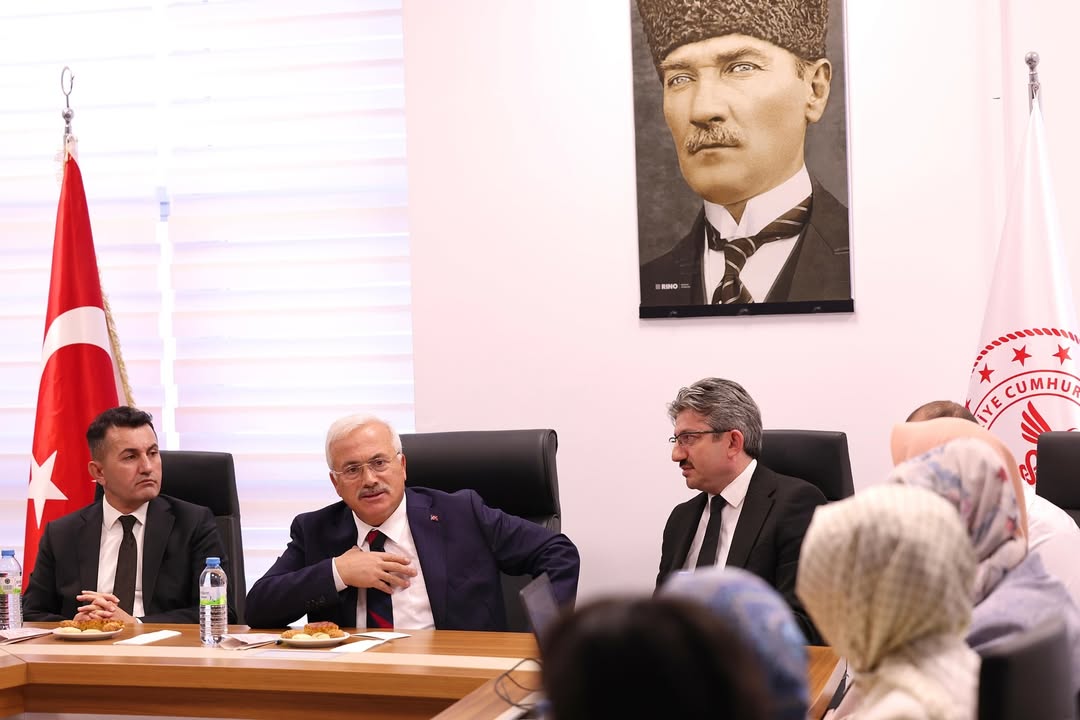 Aksaray'da Normal Doğum Bilincine Vurgu: Vali Kumbuzoğlu, Sağlık Çalışanlarıyla Bir Arada