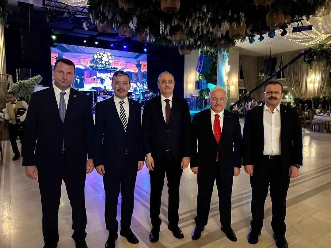 AK Parti Aksaray İl Başkanı Hamza Aktürk, Eski Bakan Cenap Aşçı'nın Çocuklarının Düğününde