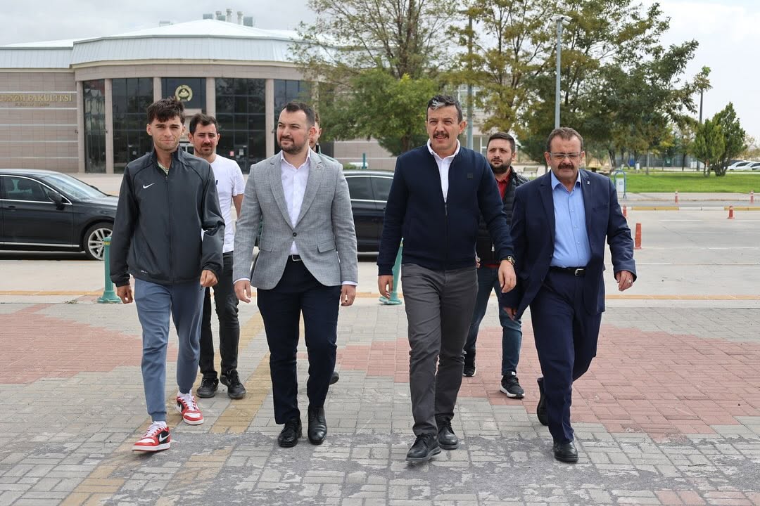 AK Parti Aksaray İl Başkanı Hamza Aktürk, Üniversiteli Gençlerle Buluştu