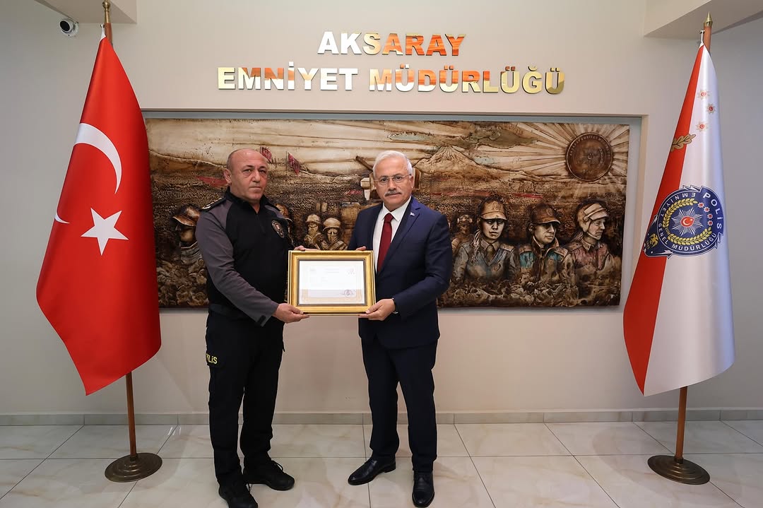Aksaray Valisi Kumbuzoğlu, Emniyet Teşkilatına Başarı Belgesi Takdim Etti