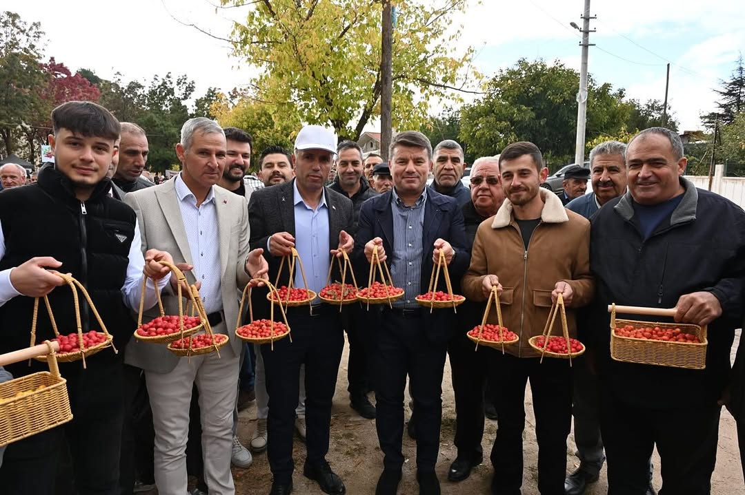 Aksaray'ın Akyamaç Köyü'nde Geleneksel Alıç Festivali'nin İkincisi Coşkuyla Kutlandı
