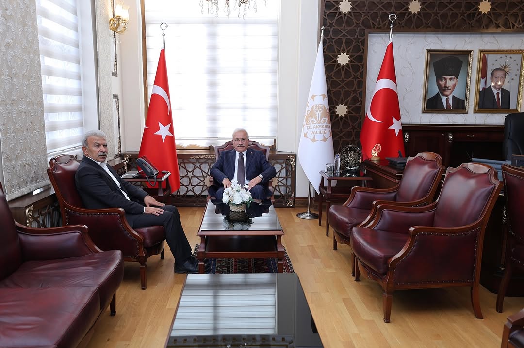 Aksaray Valisi Mehmet Ali Kumbuzoğlu, AK Parti Ortaköy İlçe Başkanı Oğuz Şahin'i Makamında Kabul Etti