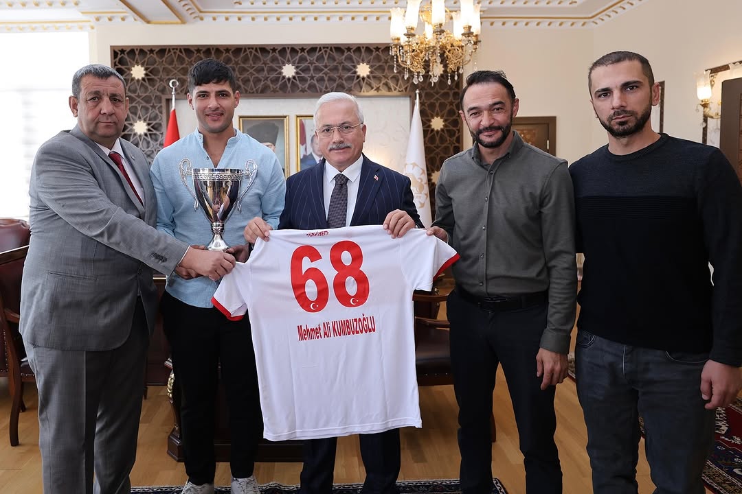 Aksaray Valisi Mehmet Ali Kumbuzoğlu, İşitme Engelliler Spor Kulübü Yöneticilerini Kabul Etti