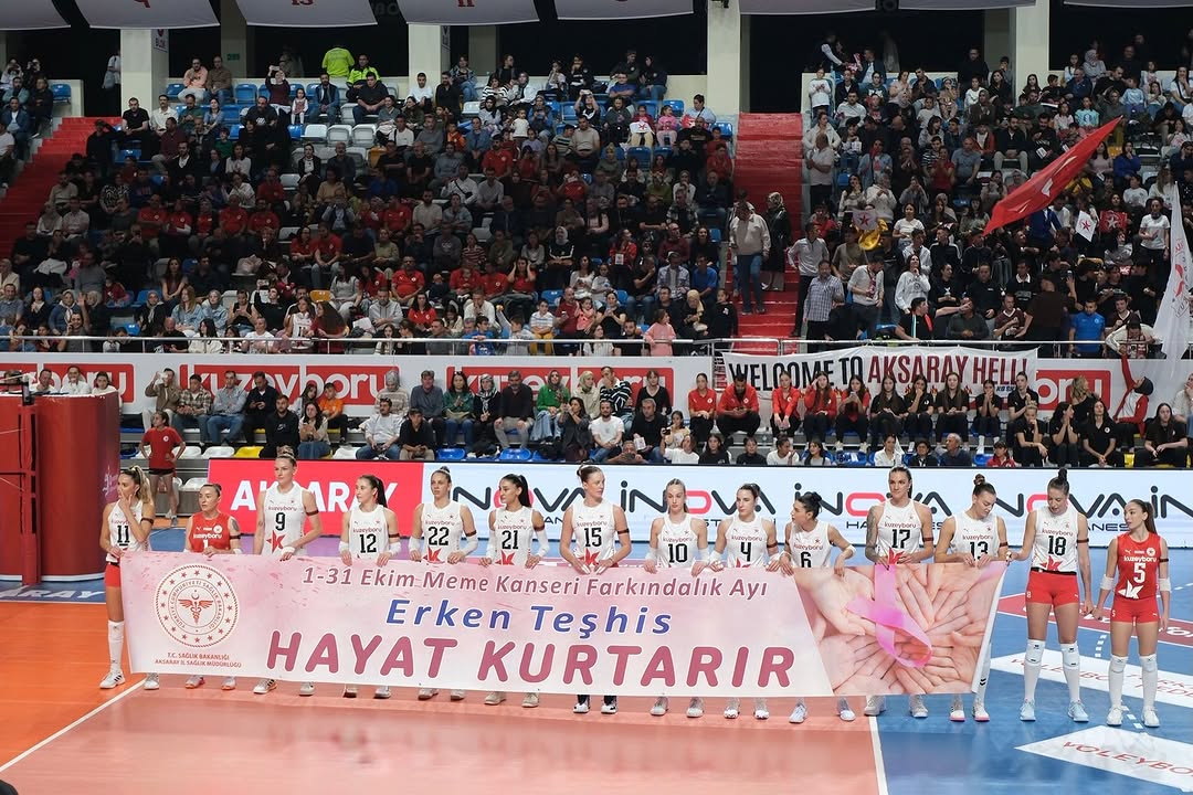 Aksaray'da Voleybol Maçında Meme Kanseri Farkındalığı