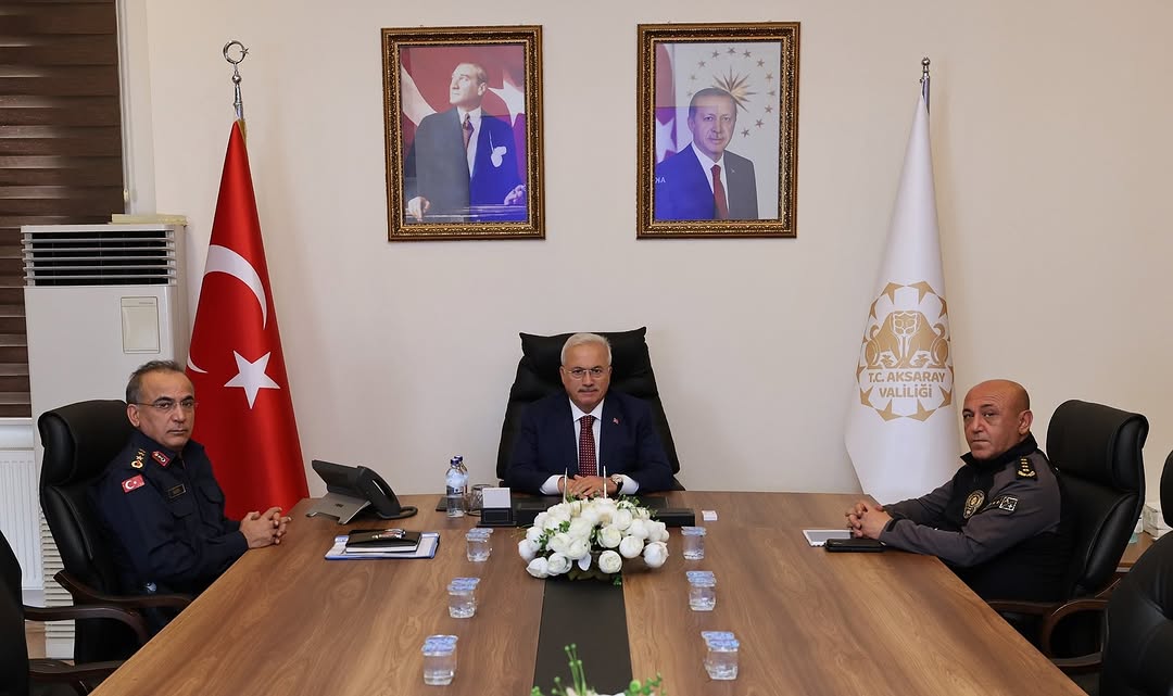 Aksaray'da İl Güvenlik ve Asayiş Toplantısı Vali Kumbuzoğlu Başkanlığında Yapıldı