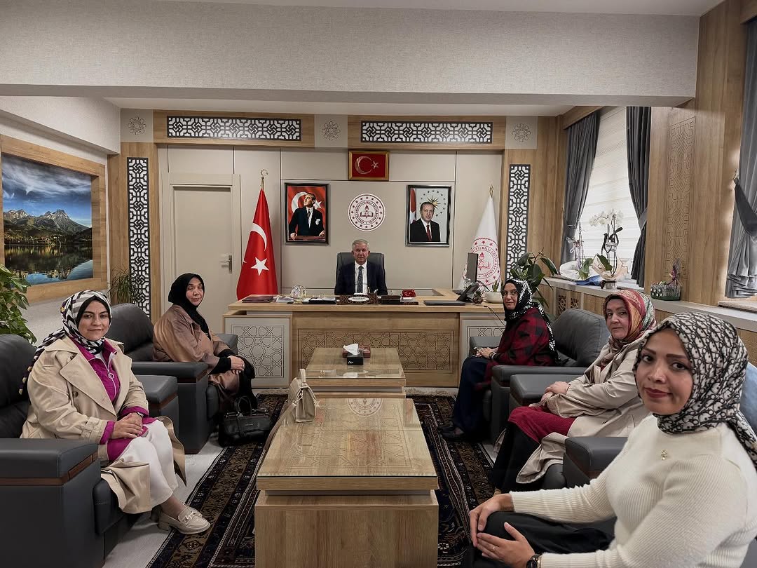AK Parti Aksaray Kadın Kolları, İl Milli Eğitim Müdürü Metin Alpaslan'ı Ziyaret Etti